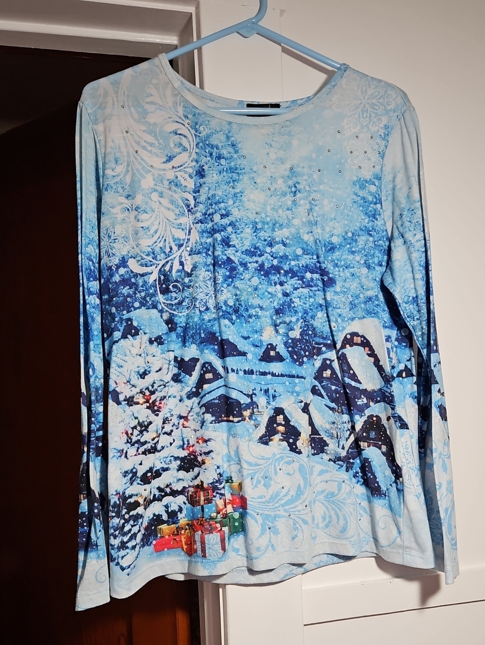Erika Winter Christmas Snow Village Scene Long Sleeve T-Shirt Size M EUC